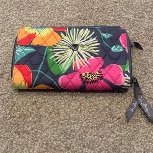 New without Tags Vera Bradley Wallet/wristlet